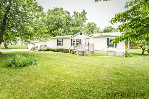 Exterior - 206 E 1st, Stanton, MI 48888 photo 2 of 10