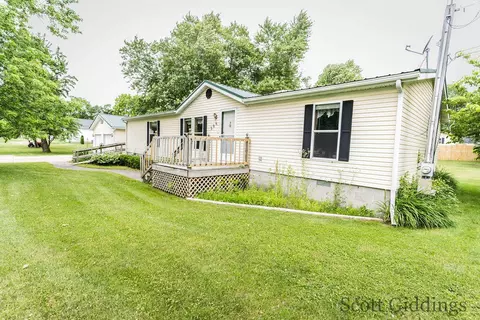 Exterior - 206 E 1st, Stanton, MI 48888 photo 7 of 10