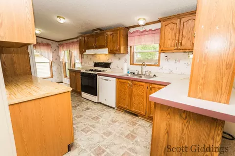 Kitchen - 206 E 1st, Stanton, MI 48888 photo 2 of 4