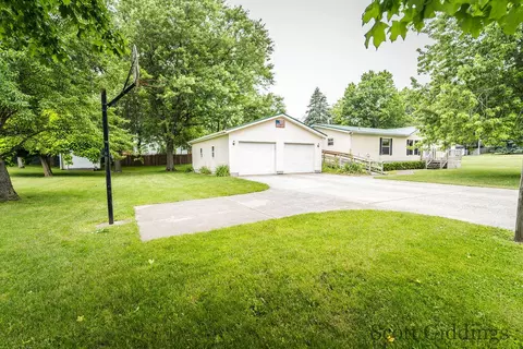 Exterior - 206 E 1st, Stanton, MI 48888 photo 4 of 10