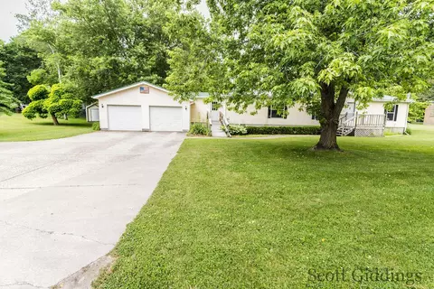 Exterior - 206 E 1st, Stanton, MI 48888 photo 1 of 10
