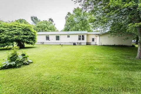 Exterior - 206 E 1st, Stanton, MI 48888 photo 6 of 10