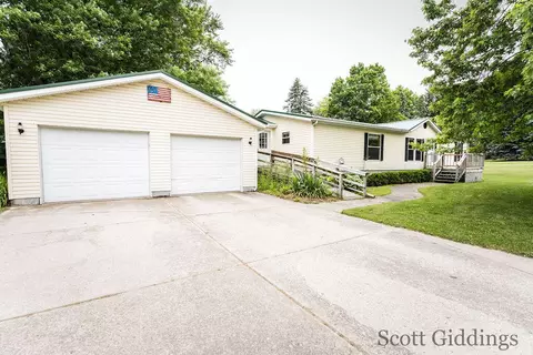 206 E 1st, Stanton, MI 48888