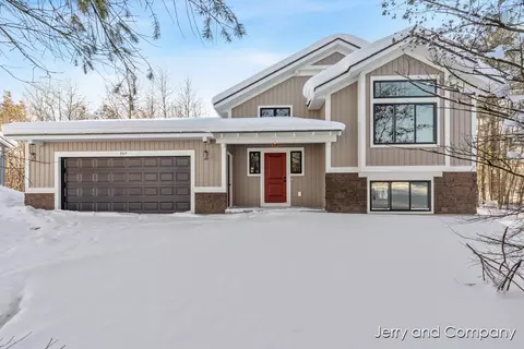 907 Apple Rdg, Allegan, MI 49010