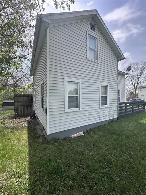 1002 E Oliver, Owosso, MI 48867 photo 9
