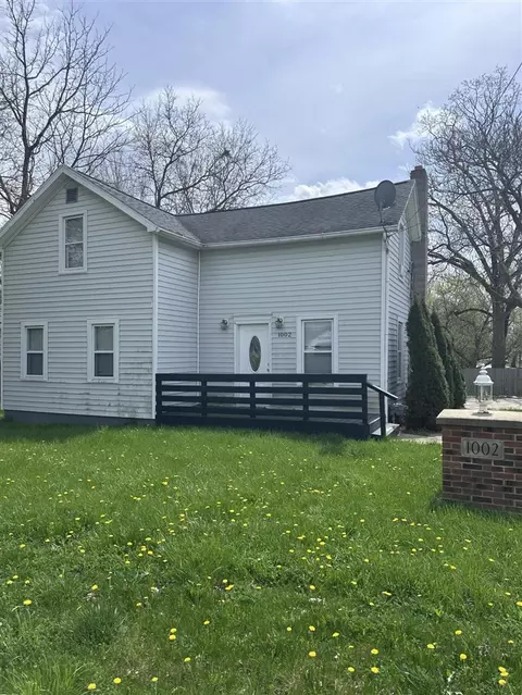 1002 E Oliver, Owosso, MI 48867 photo 2