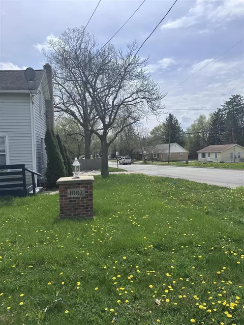 1002 E Oliver, Owosso, MI 48867 photo 3