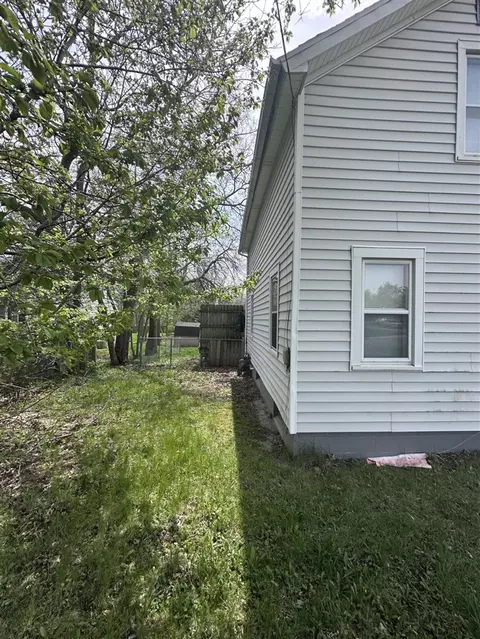 1002 E Oliver, Owosso, MI 48867 photo 8