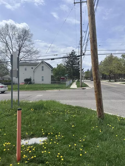 1002 E Oliver, Owosso, MI 48867 photo 7
