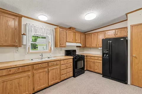 Kitchen - 14164 Riverside, Constantine, MI 49042 photo 1 of 2