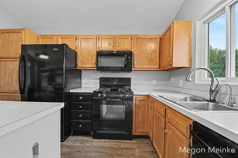 105 Pineview, Belding, MI 48809 photo 6