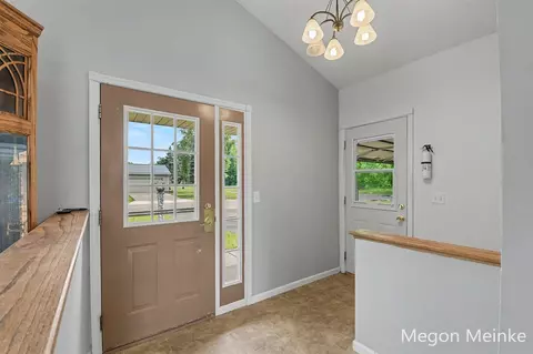 105 Pineview, Belding, MI 48809 photo 3
