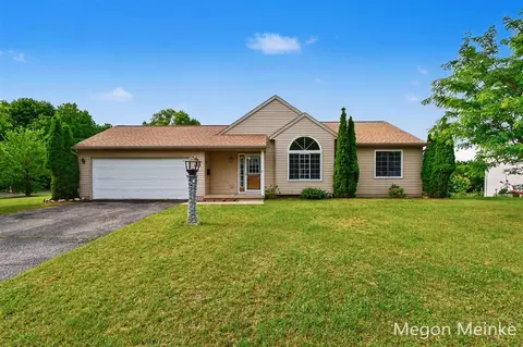105 Pineview, Belding, MI 48809 photo 1