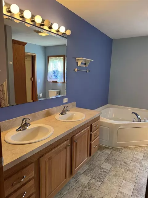 Bath - 14021 Pardee, Buchanan, MI 49107 photo 1 of 6