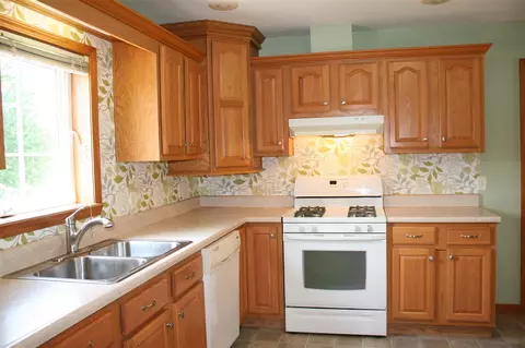 Kitchen - 14021 Pardee, Buchanan, MI 49107 photo 2 of 5