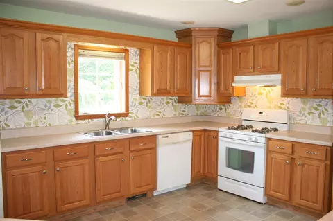 Kitchen - 14021 Pardee, Buchanan, MI 49107 photo 1 of 5
