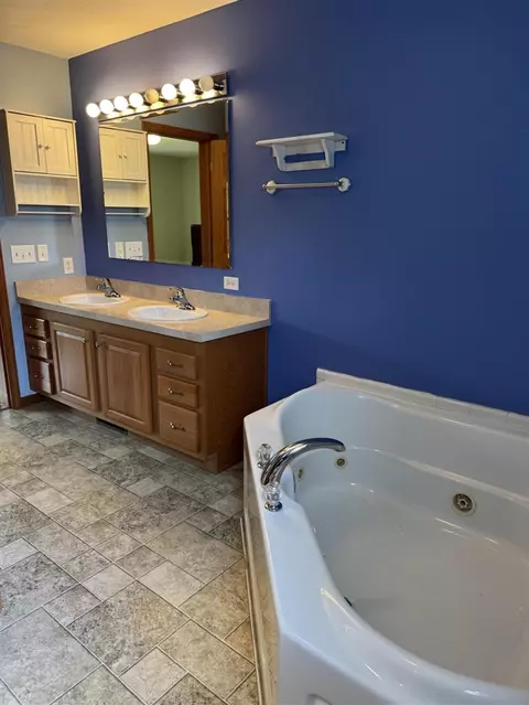Bath - 14021 Pardee, Buchanan, MI 49107 photo 2 of 6