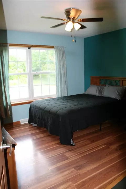 Bedroom - 14021 Pardee, Buchanan, MI 49107 photo 2 of 6