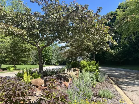 15267 Oak Holw, Holly, MI 48442