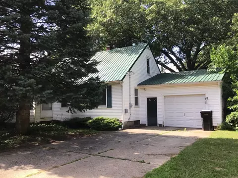 1047 Bronson, Plainwell, MI 49080
