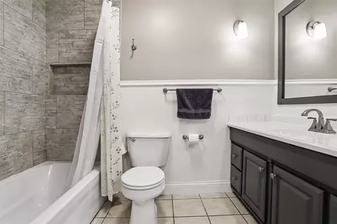 Bath - 16596 Morris, Three Rivers, MI 49093 photo 2 of 4