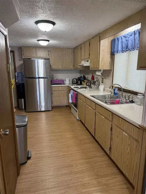 Kitchen - 141 S Beechwood, Stanton, MI 48888 photo 2 of 2