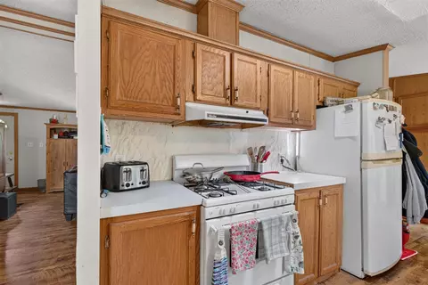 Kitchen - 6455 Jordan, Jackson, MI 49201 photo 3 of 3