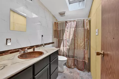 Bath - 6455 Jordan, Jackson, MI 49201 photo 1 of 1