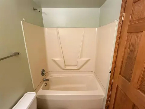 Bath - 12375 Musbach, Munith, MI 49259 photo 2 of 3