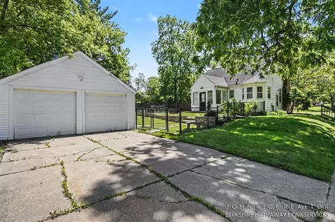 2101 Boston, Grand Rapids, MI 49506