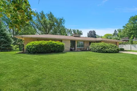 838 S S Shr, Holland, MI 49423