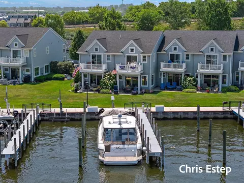 941 W Savidge, Spring Lake, MI 49456