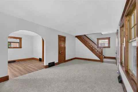 Living - 311 Gilbert, Jackson, MI 49201 photo 6 of 13