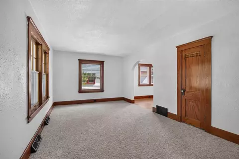 Living - 311 Gilbert, Jackson, MI 49201 photo 3 of 13