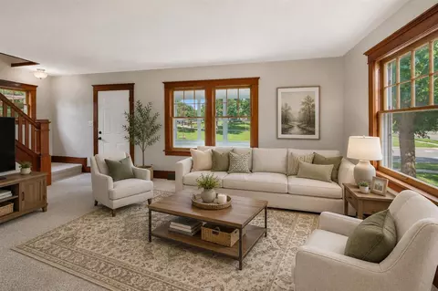 Living - 311 Gilbert, Jackson, MI 49201 photo 2 of 13
