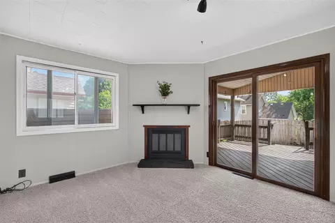 Living - 311 Gilbert, Jackson, MI 49201 photo 11 of 13