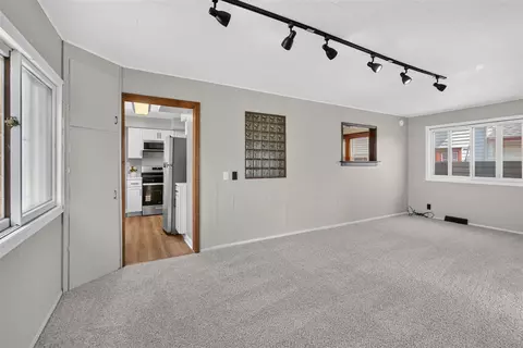 Living - 311 Gilbert, Jackson, MI 49201 photo 8 of 13