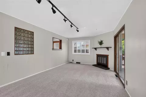 Living - 311 Gilbert, Jackson, MI 49201 photo 13 of 13