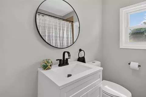 Bath - 311 Gilbert, Jackson, MI 49201 photo 3 of 3