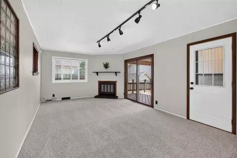 Living - 311 Gilbert, Jackson, MI 49201 photo 9 of 13