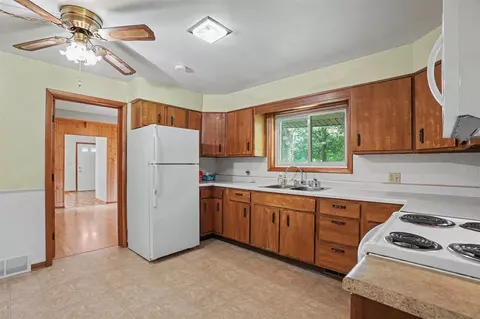 Kitchen - 355 E Maple, Climax, MI 49034 photo 2 of 2