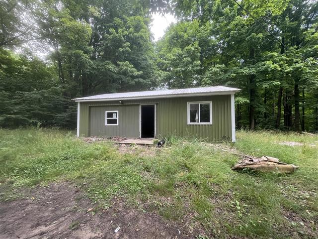 3818 N 3 12, Mesick, MI 49668
