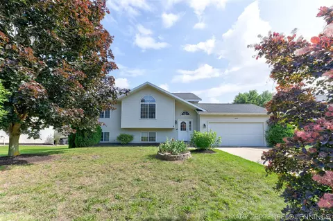 489 Sunmeadow, Grand Rapids, MI 49508