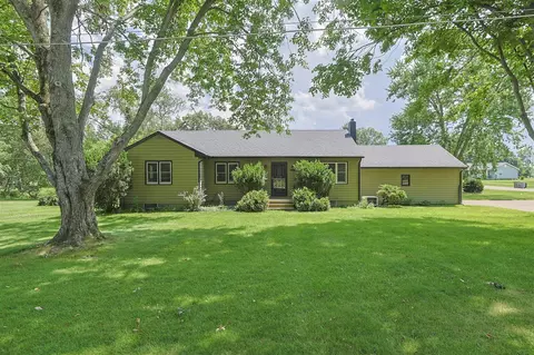 27201 Stuart, Edwardsburg, MI 49112