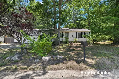 1150 Debaker, Muskegon, MI 49442