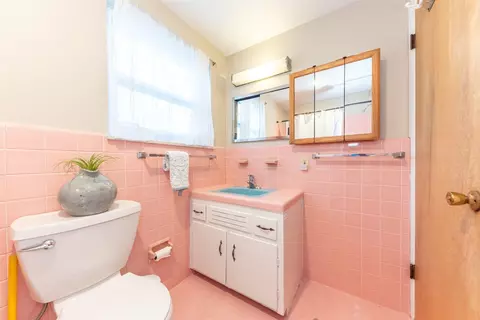 Bath - 1408 E Park, Ann Arbor, MI 48104 photo 3 of 3