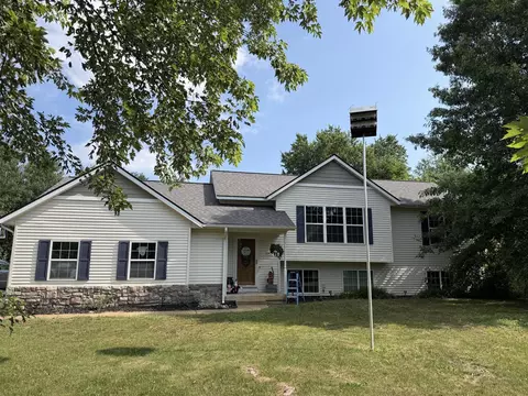6473 Pine Pt, Coopersville, MI 49404