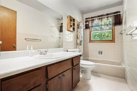 Bath - 205 Highfield, Marshall, MI 49068 photo 2 of 2