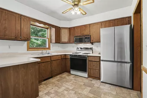 Kitchen - 205 Highfield, Marshall, MI 49068 photo 2 of 2