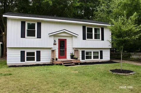 1382 Stanwood, Grand Rapids, MI 49534